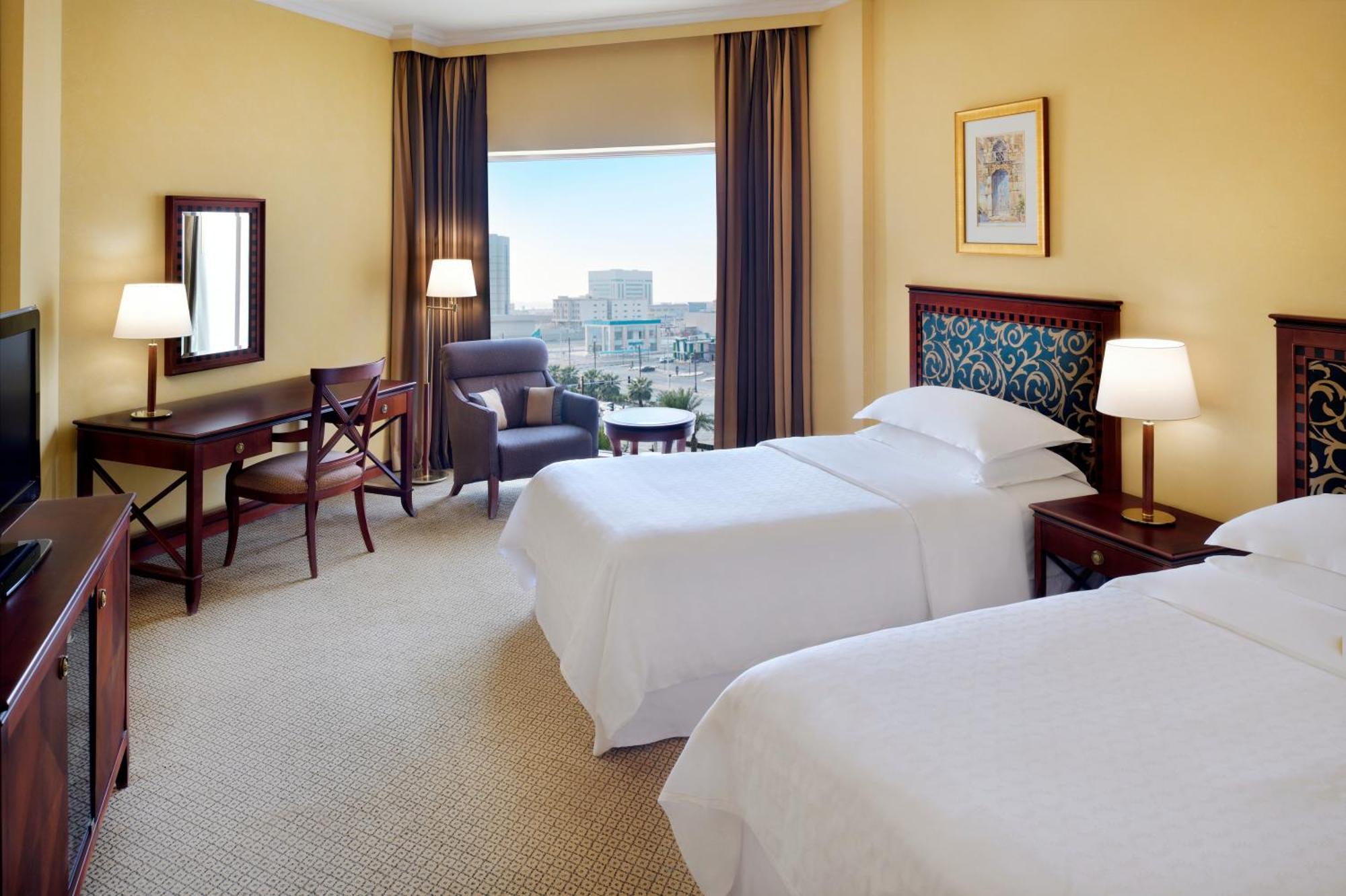 Sheraton & Convention Centre होटल 5*