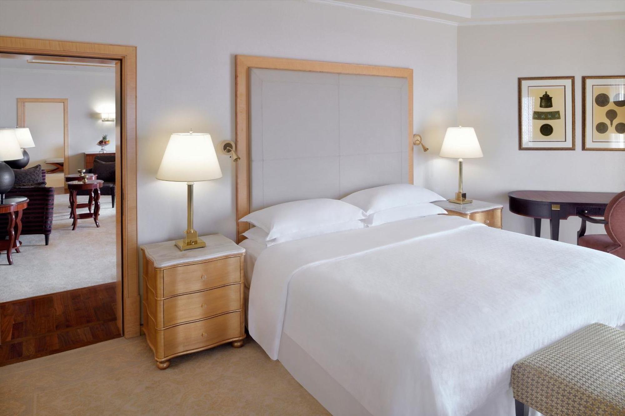 Sheraton & Convention Centre Hotel