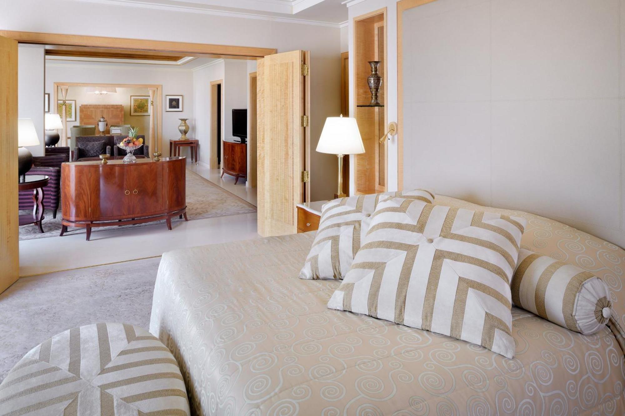 Hotel Sheraton & Convention Centre
