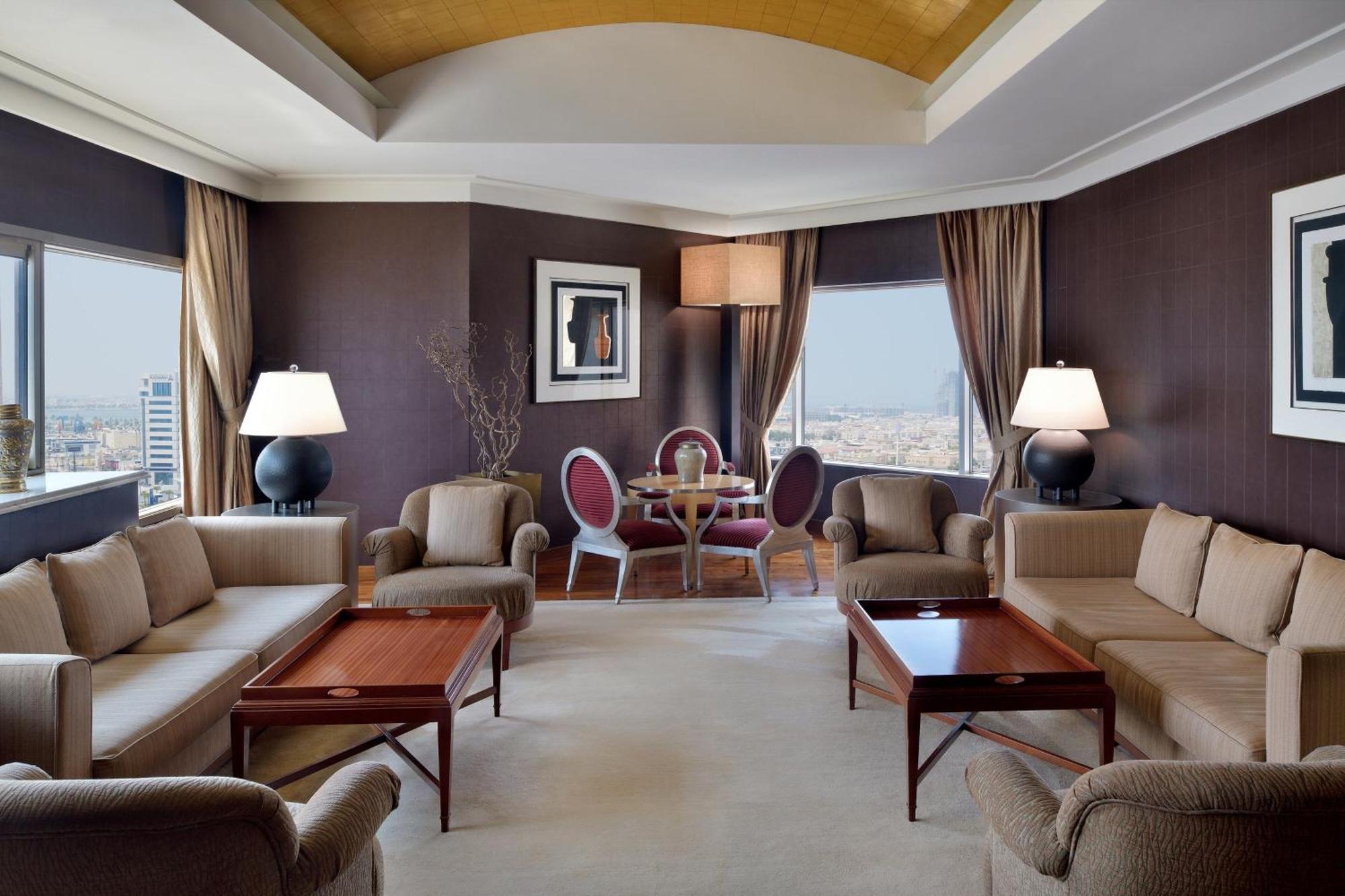 Sheraton & Convention Centre 5*