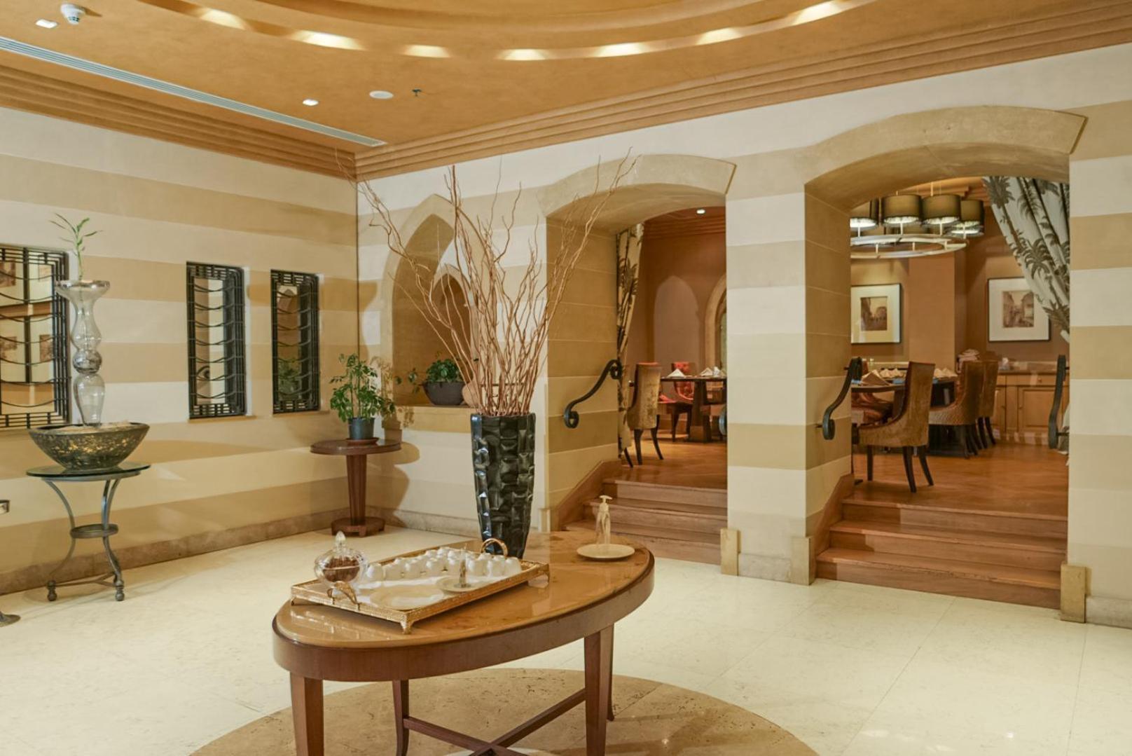 Sheraton & Convention Centre 5*