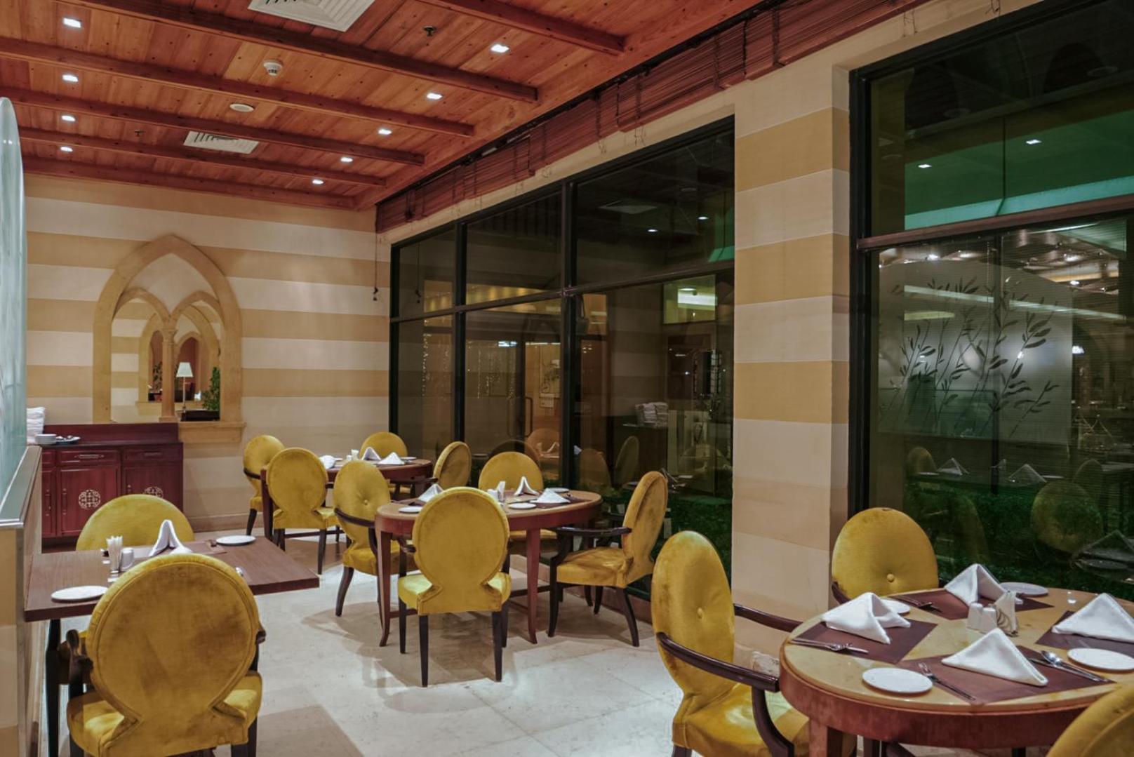 Sheraton & Convention Centre 5*