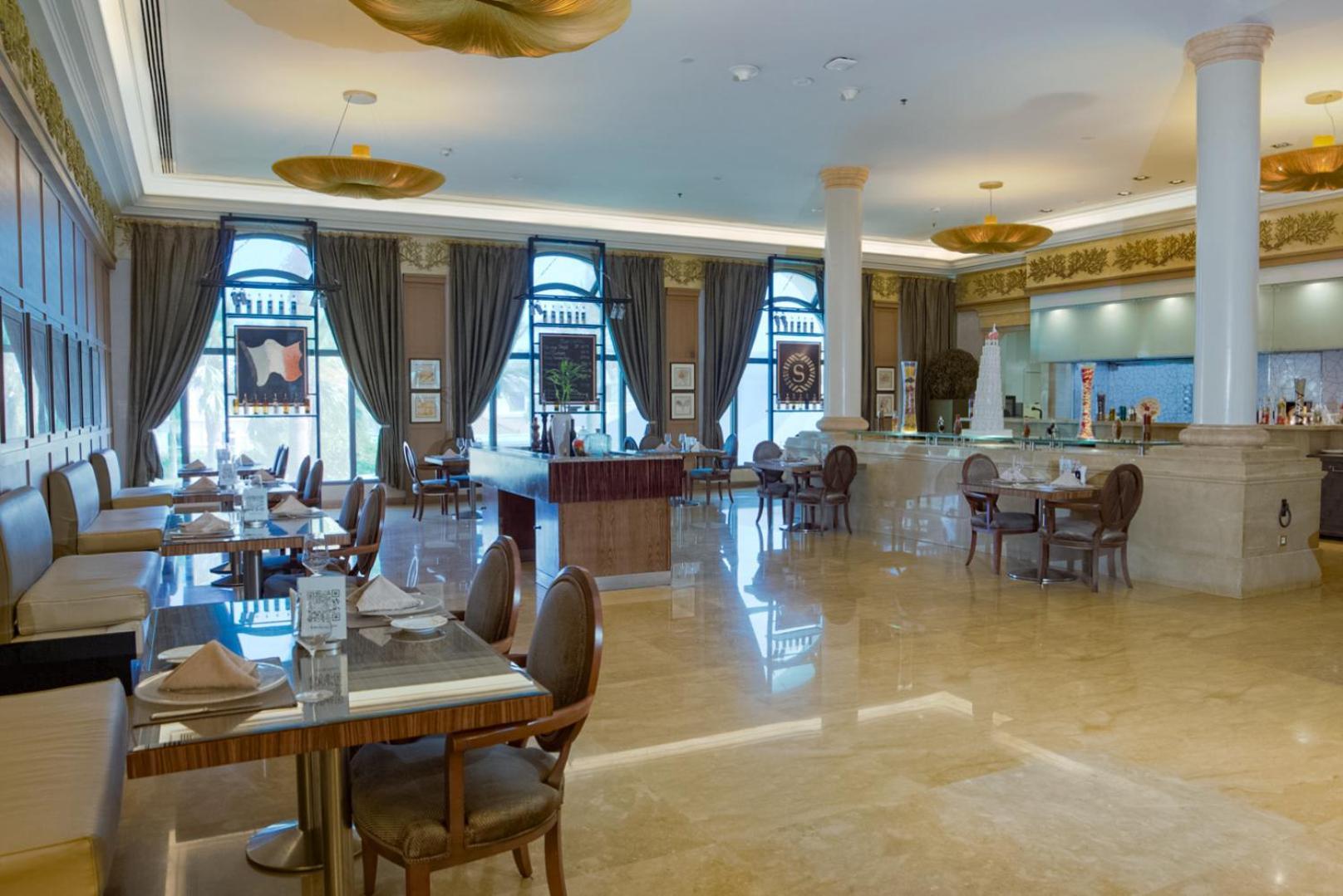 होटल Sheraton & Convention Centre