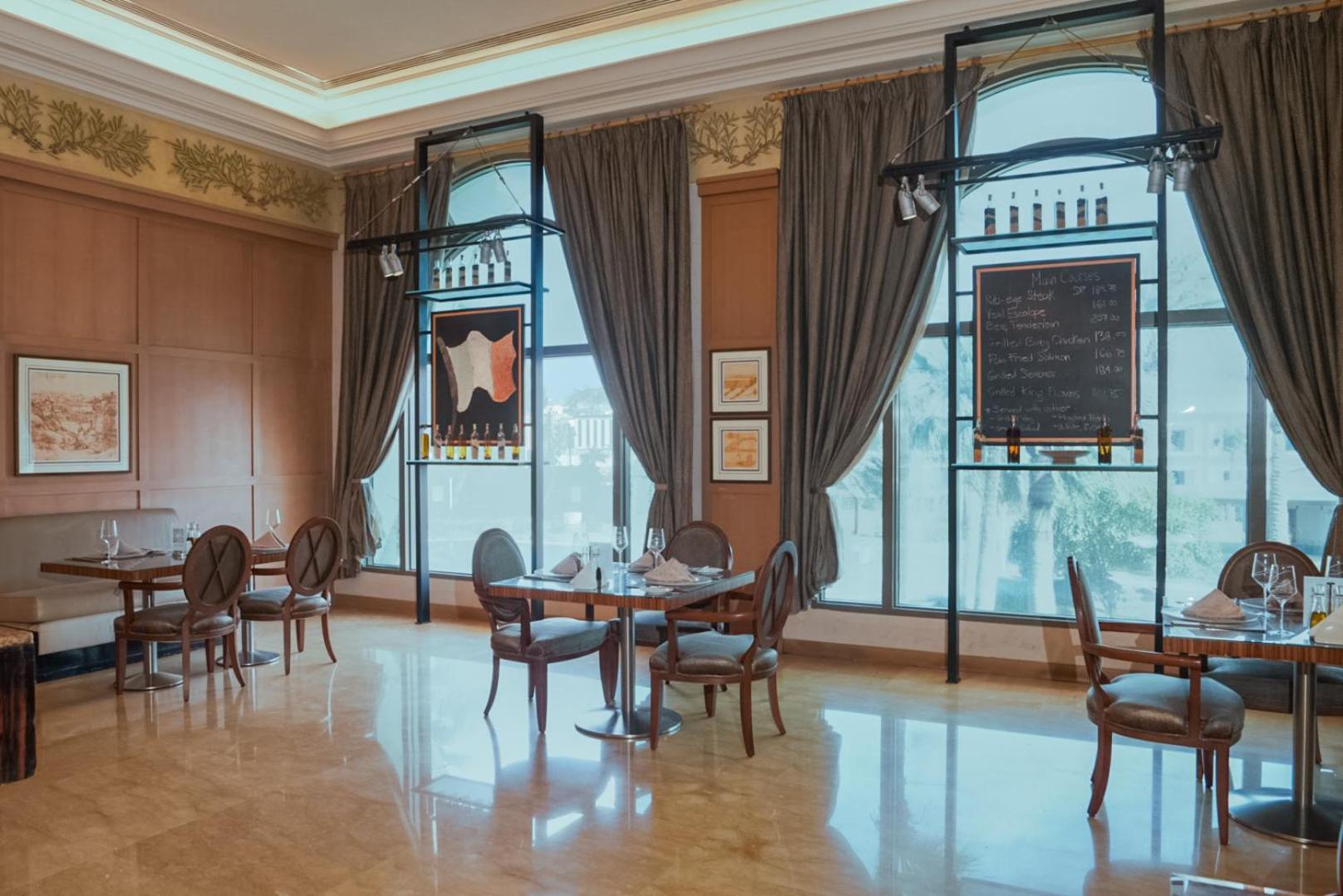 Sheraton & Convention Centre Hotel 5*