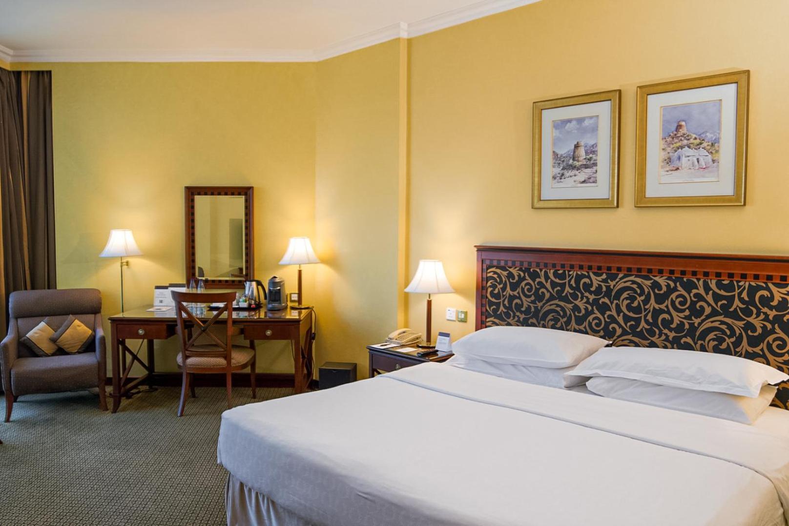 होटल Sheraton & Convention Centre 5*