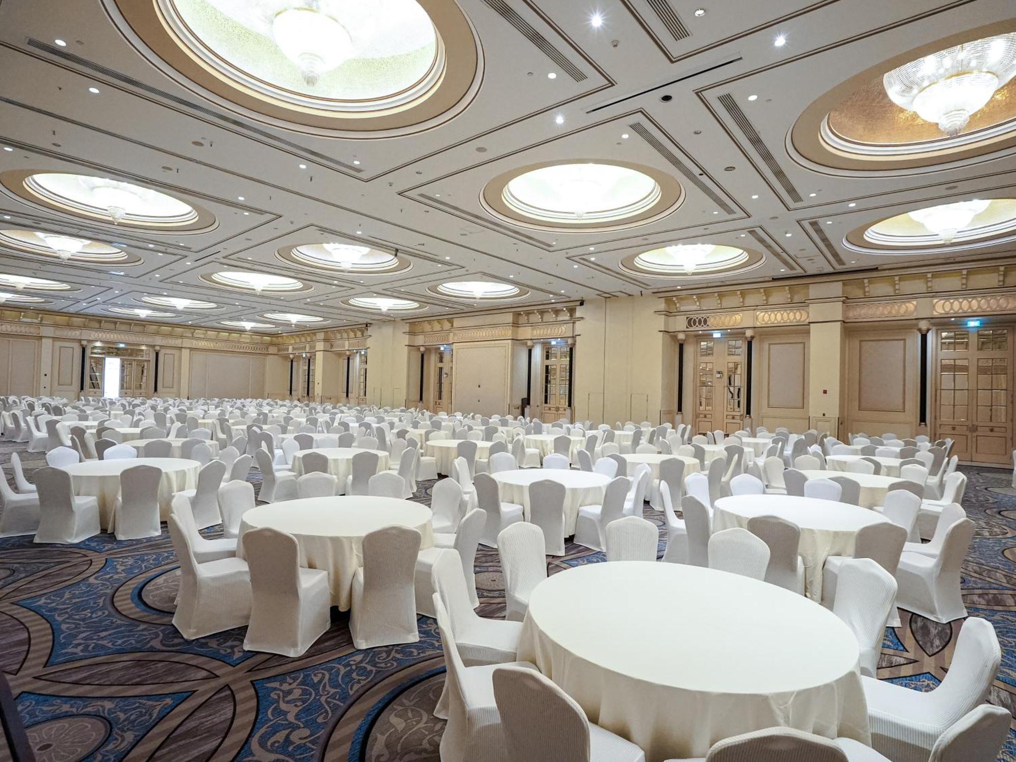 Sheraton & Convention Centre होटल 5*
