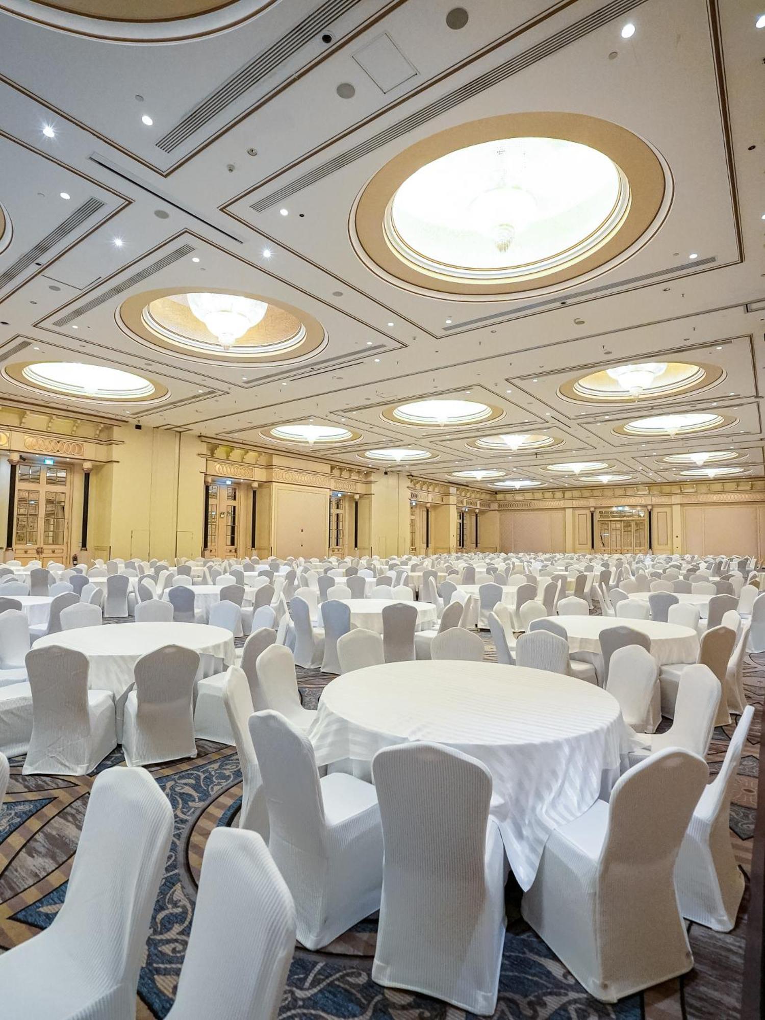 Sheraton & Convention Centre 5*